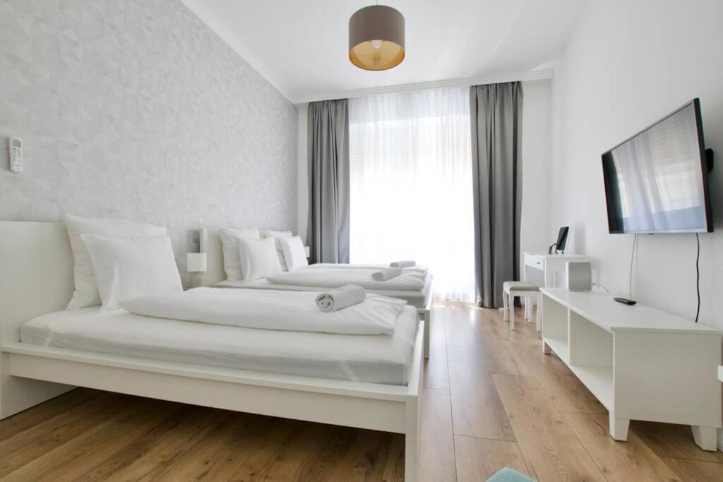 Premium Apartment By Hi5-Vaci Str. 3 Bedroom บูดาเปสต์ ภายนอก รูปภาพ