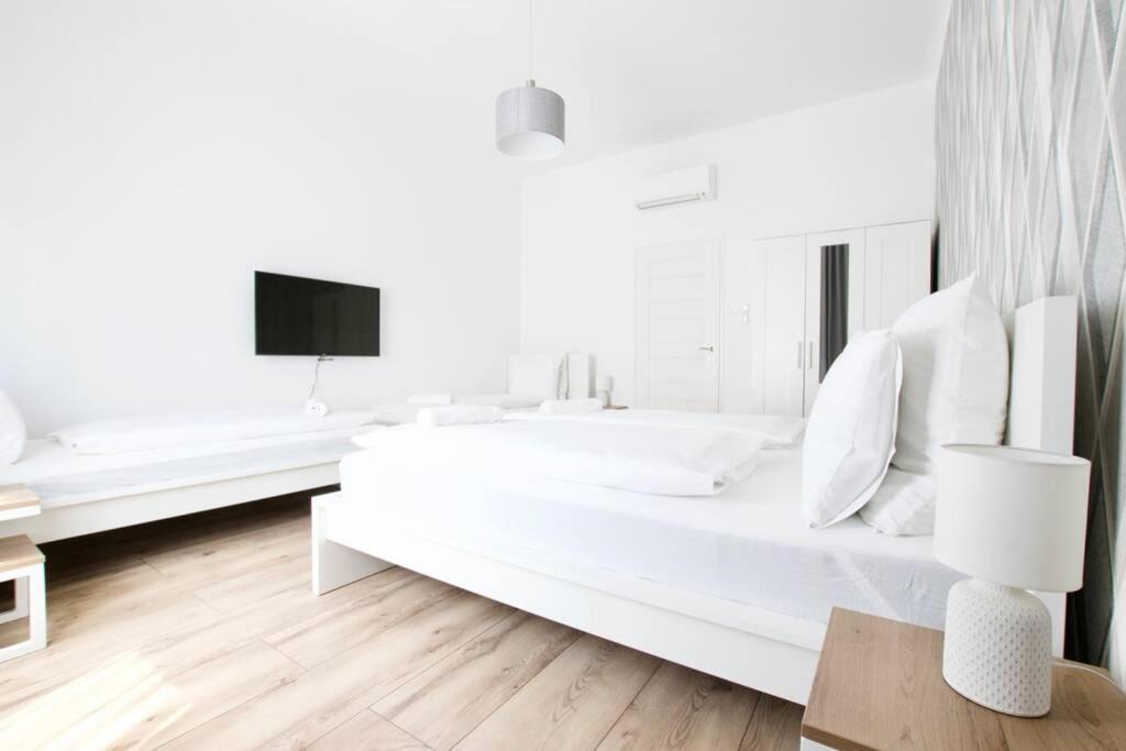 Premium Apartment By Hi5-Vaci Str. 3 Bedroom บูดาเปสต์ ภายนอก รูปภาพ