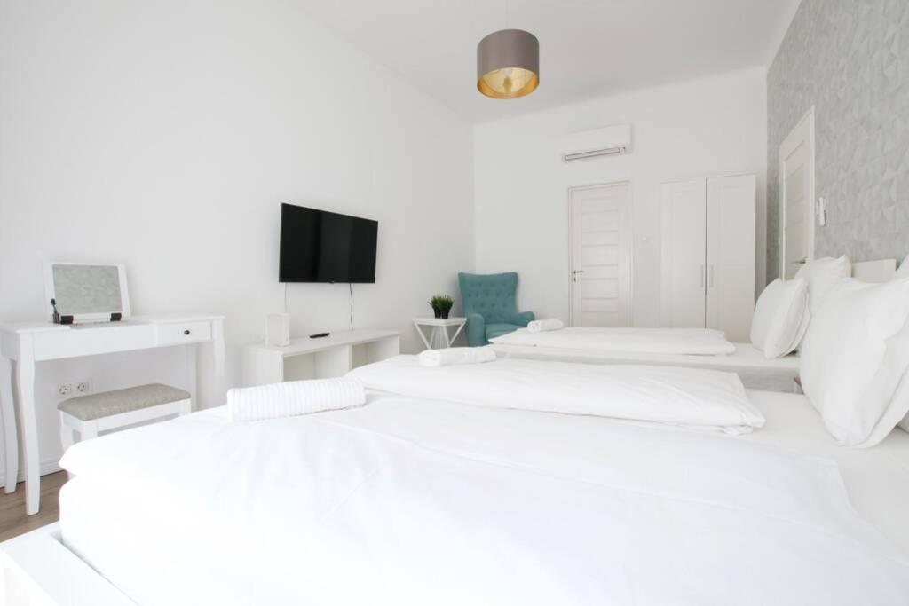 Premium Apartment By Hi5-Vaci Str. 3 Bedroom บูดาเปสต์ ภายนอก รูปภาพ
