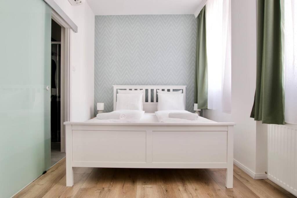 Premium Apartment By Hi5-Vaci Str. 3 Bedroom บูดาเปสต์ ภายนอก รูปภาพ